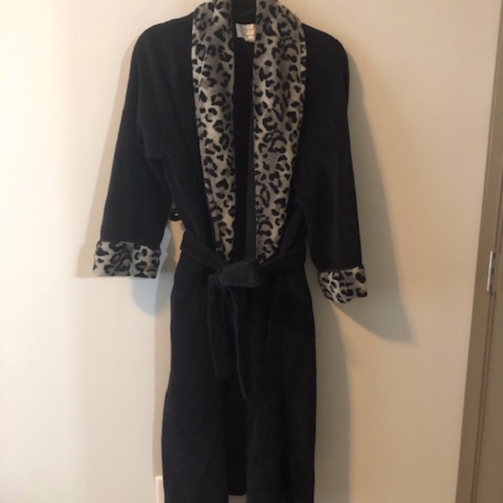 Carole Hochman Leopard Robe